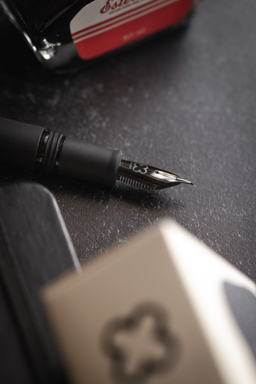 Estie Raven Black Matte (with Piston)