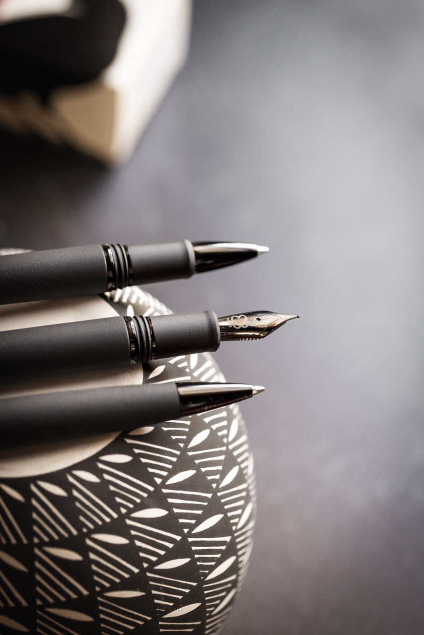 Estie Raven Black Matte (with Piston)