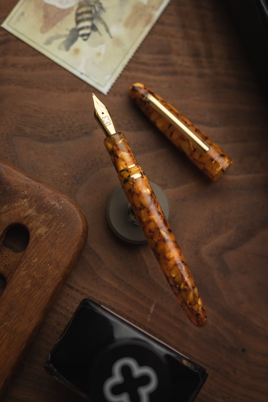 Honey Comb Gold Trim Estie