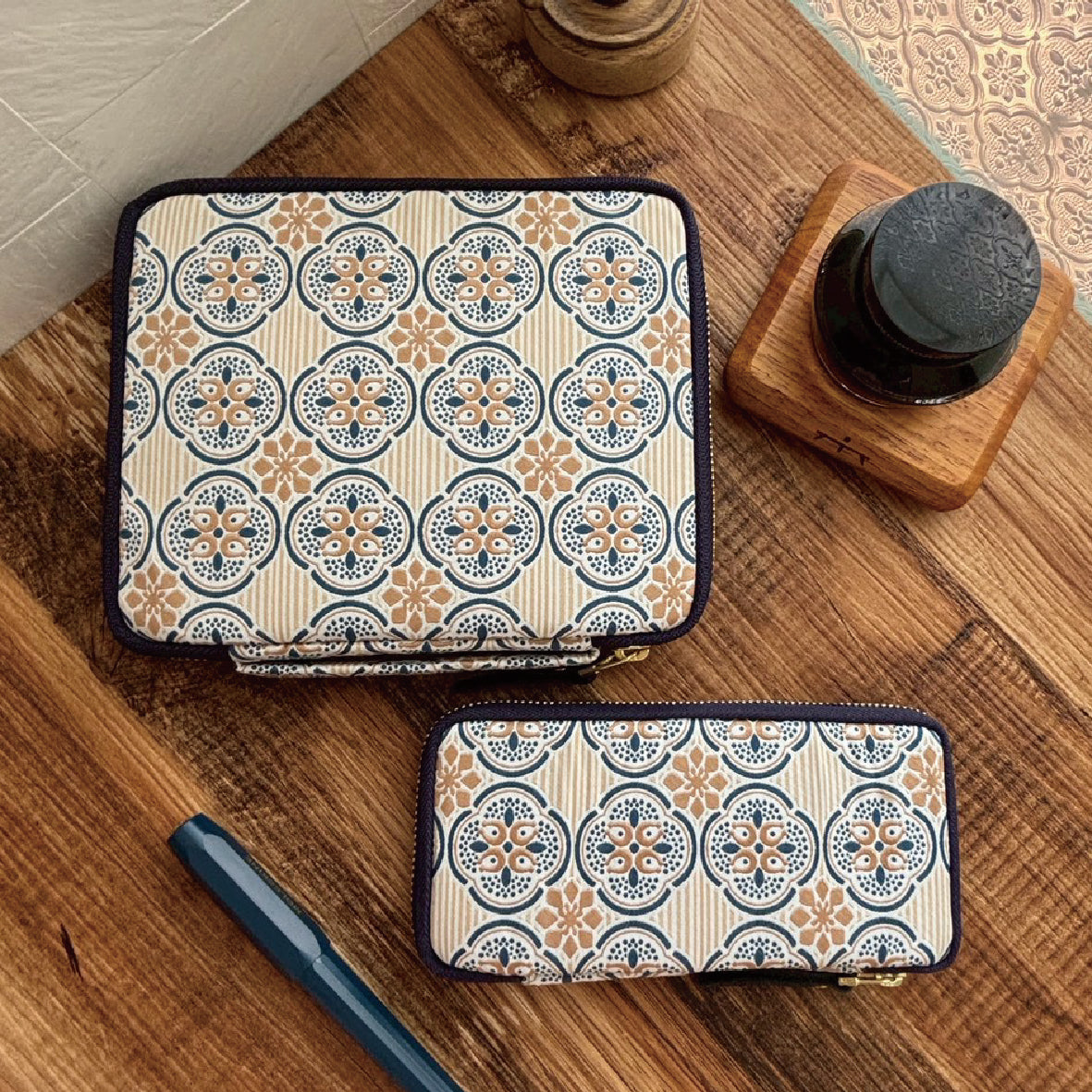 Woven Form Zippered 10 Pen Case (Khaki)