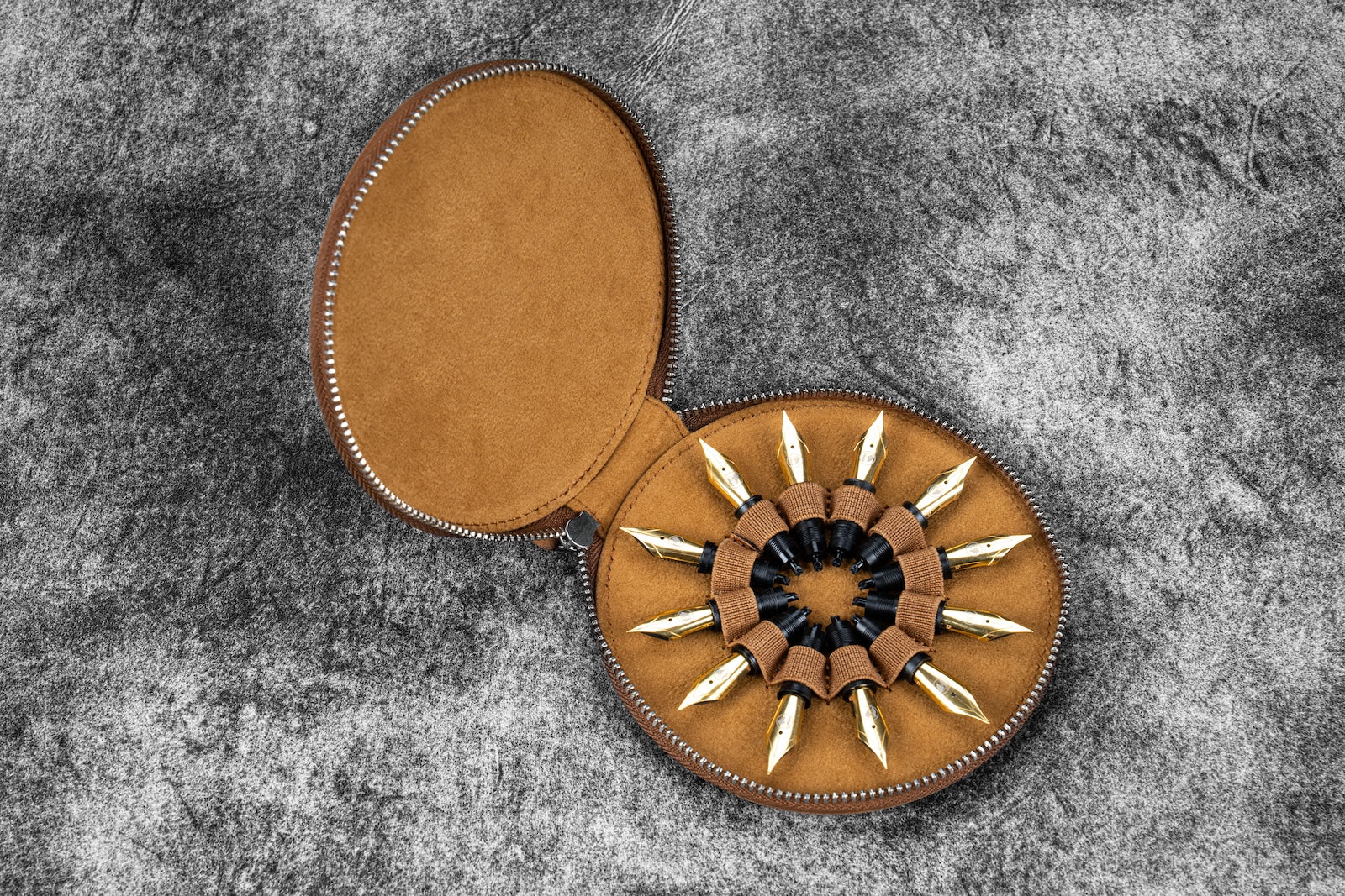 The Nib Circle - Leather Zip Nib Case for 12 Nibs