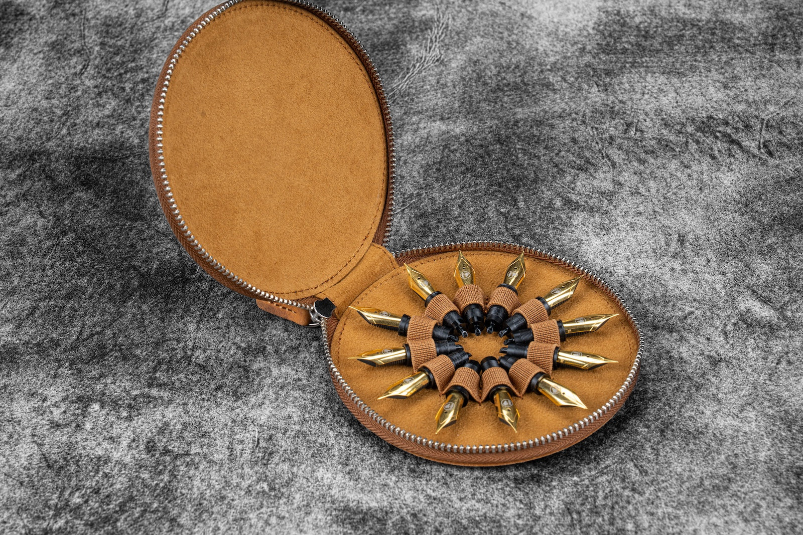 The Nib Circle - Leather Zip Nib Case for 12 Nibs