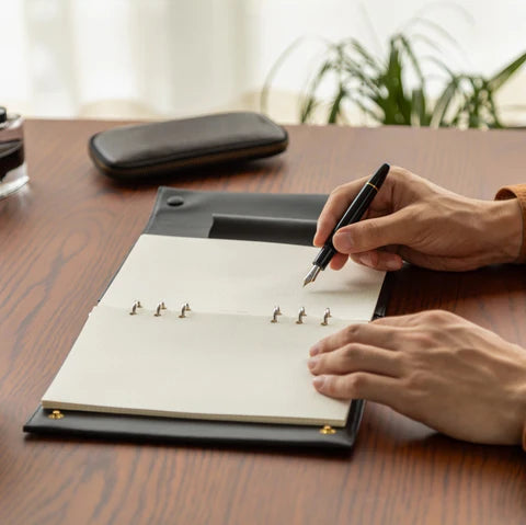 A5 Ring Binder with Pen Holder (Tochigi Leather)