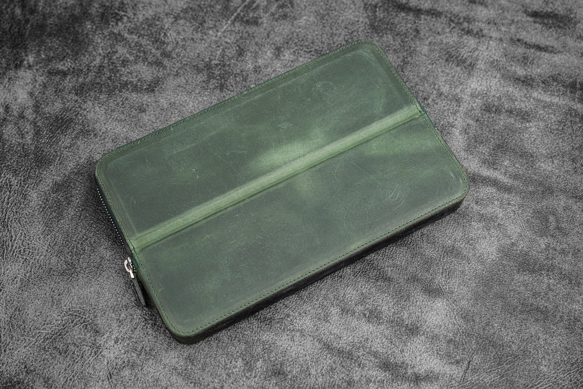 Leather Magnum Opus 12 Slots Hard Pen Case with Removable Pen Tray - Crazy Horse Forest Green
