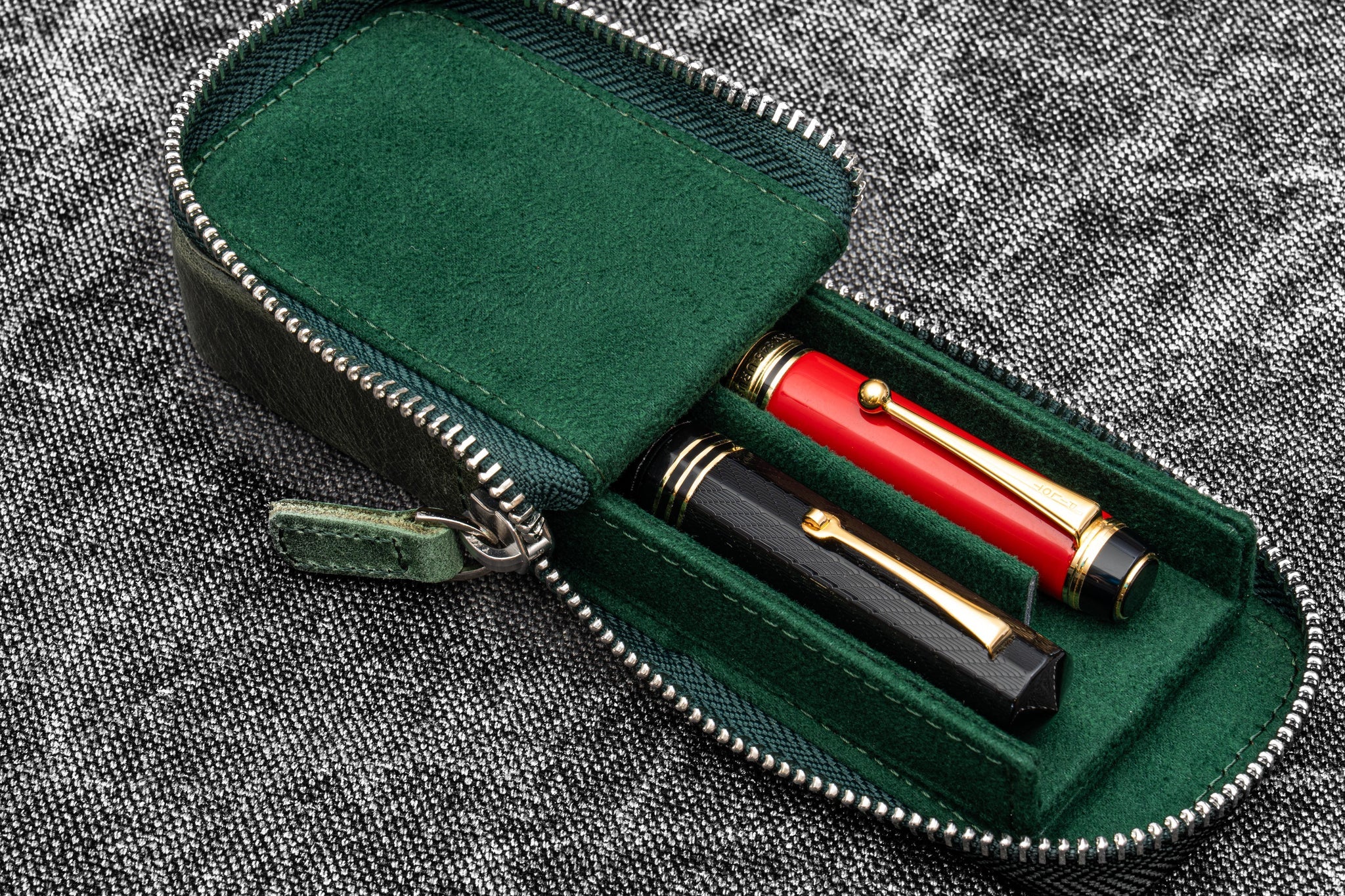 Leather Zippered Magnum Opus 2 Slots Hard Pen Case with Removable Pen Tray - Crazy Horse Forest Green
