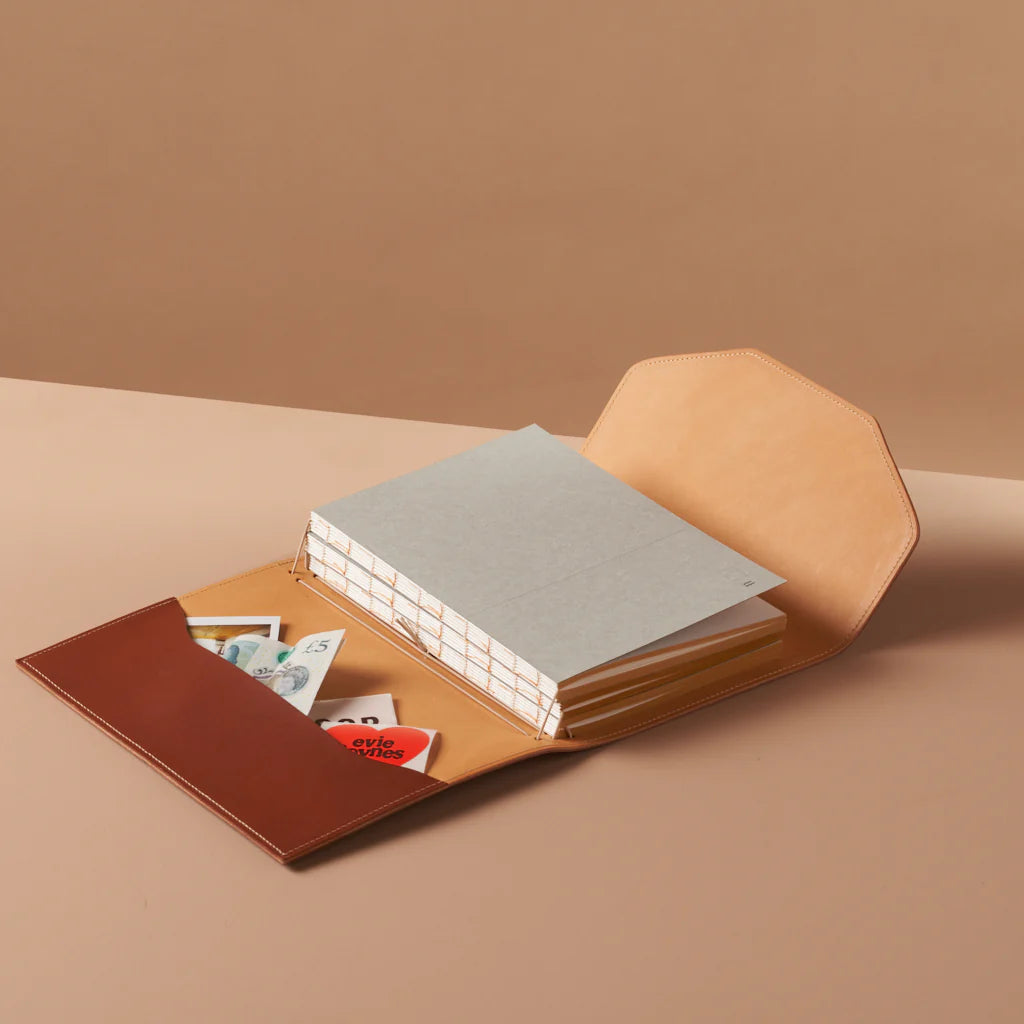 le trifold leather journal cognac & natural (a5)