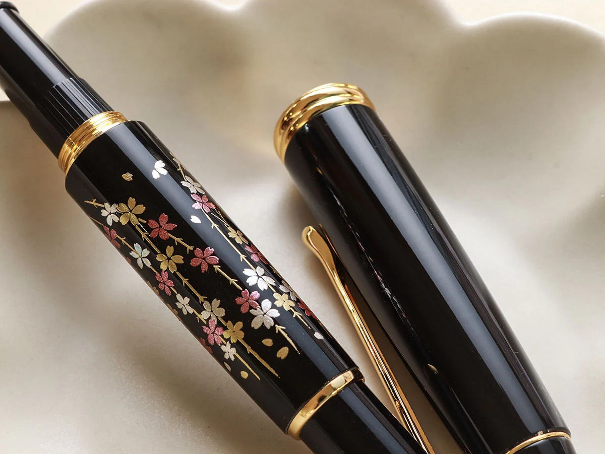 Kuretake Yumeginga Kindai Maki-e Shidare Zakura