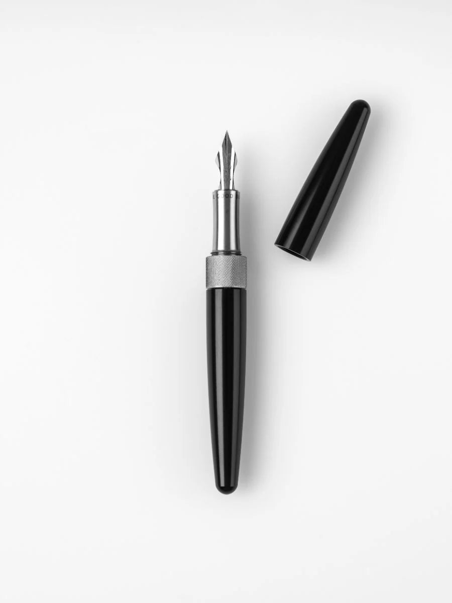 R615 Piano Black
