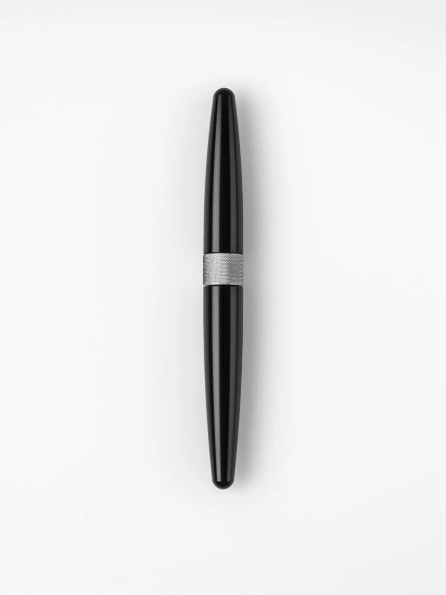 R615 Piano Black
