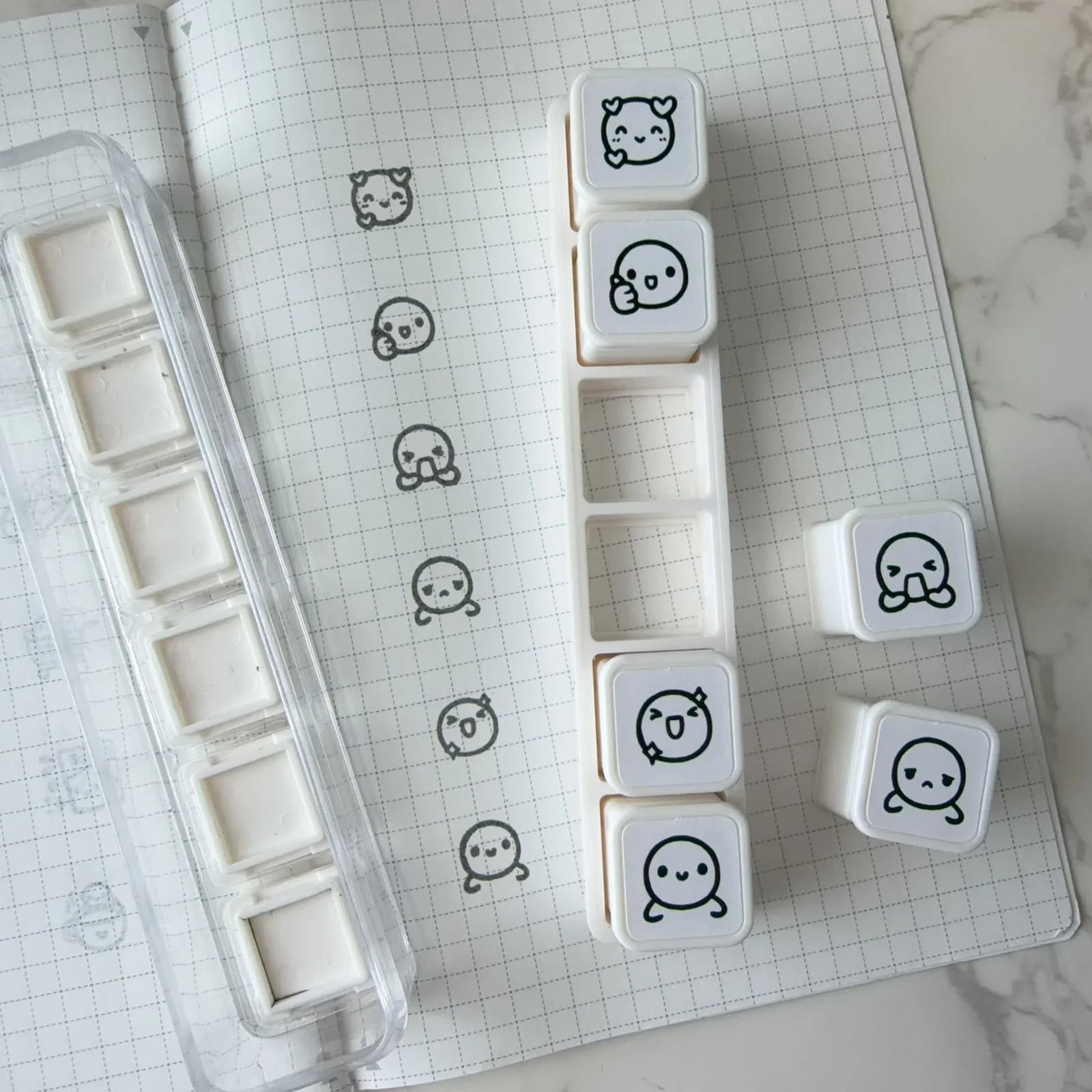 6-IN-1 PUNCH STAMP - Munchkin Emoticons