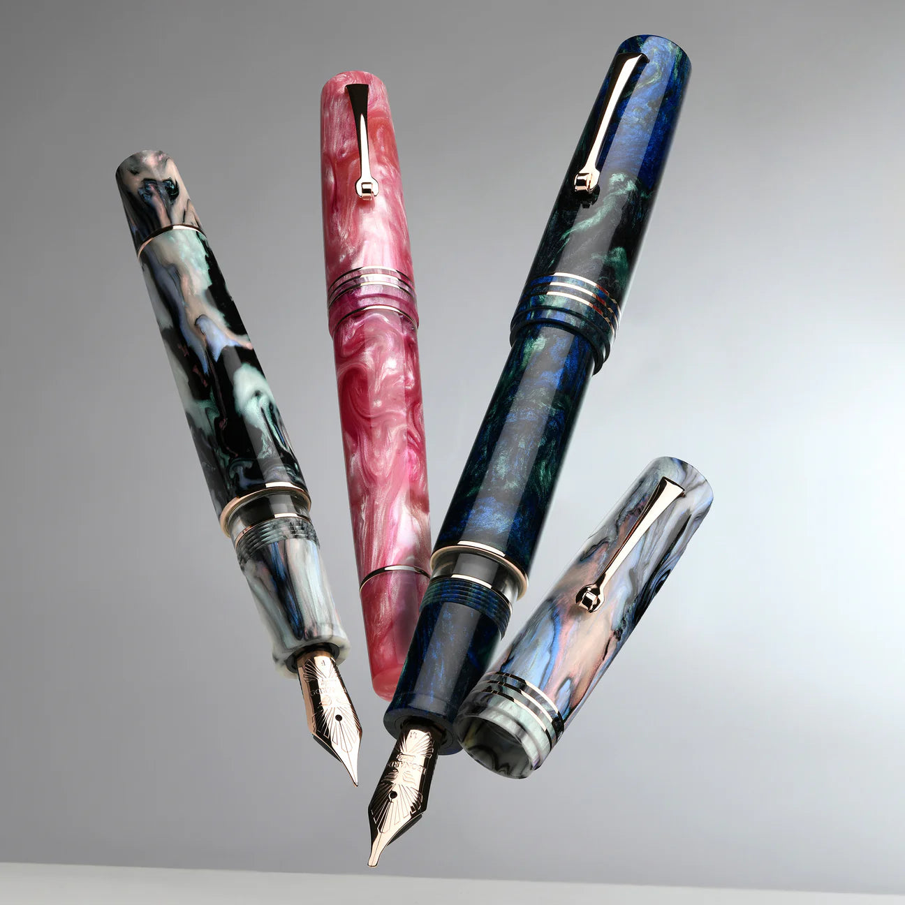 Momento Zero Grande 2.0 Fiordaliso Blue (#8 Gold Special Floral Nib)