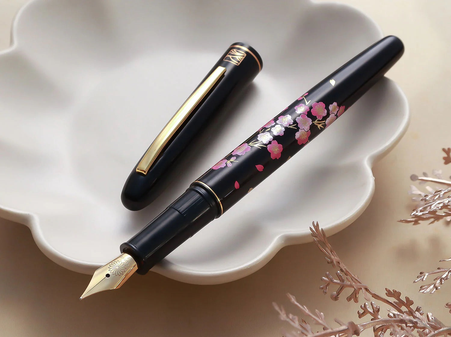 Kuretake Kindai Maki-e Sakura Haru Kaze