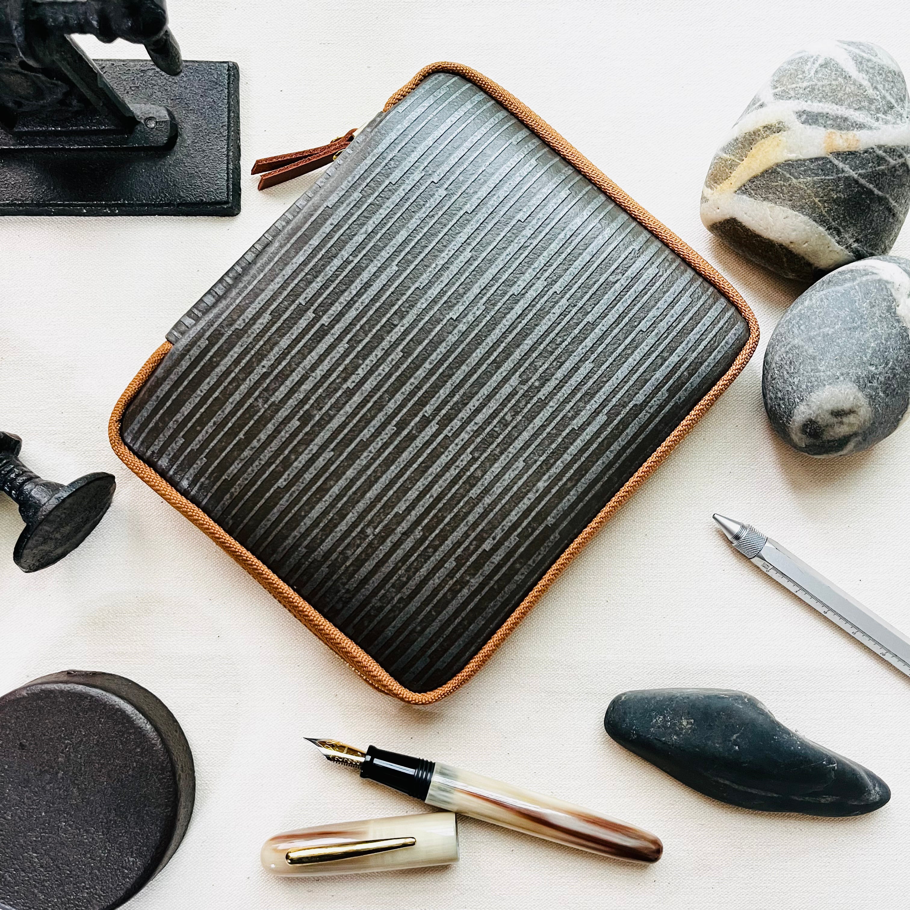 Iron Zippered 10 Pen Case