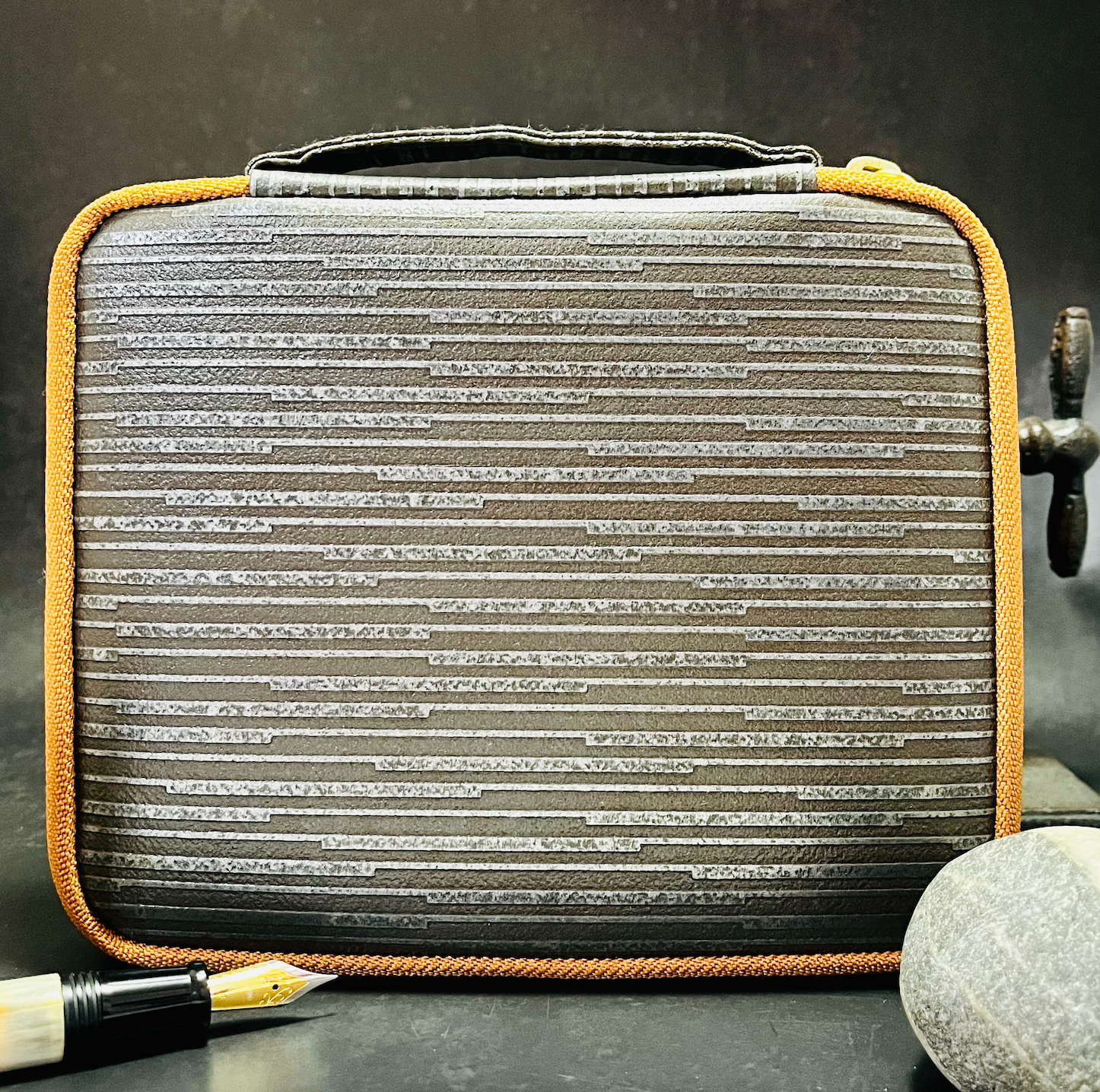 Iron Zippered 10 Pen Case