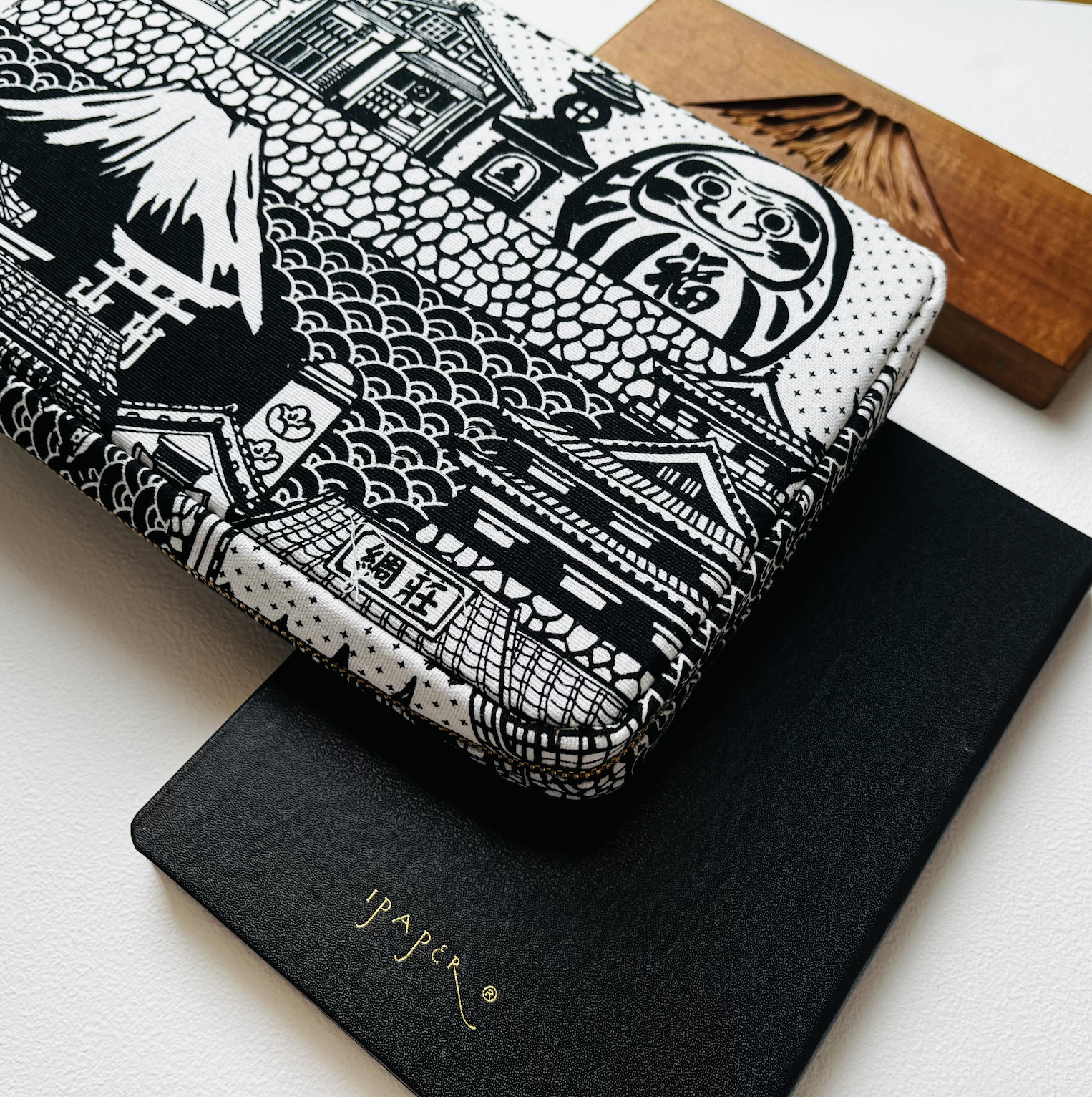 Daruma Zippered 20 Pen Case