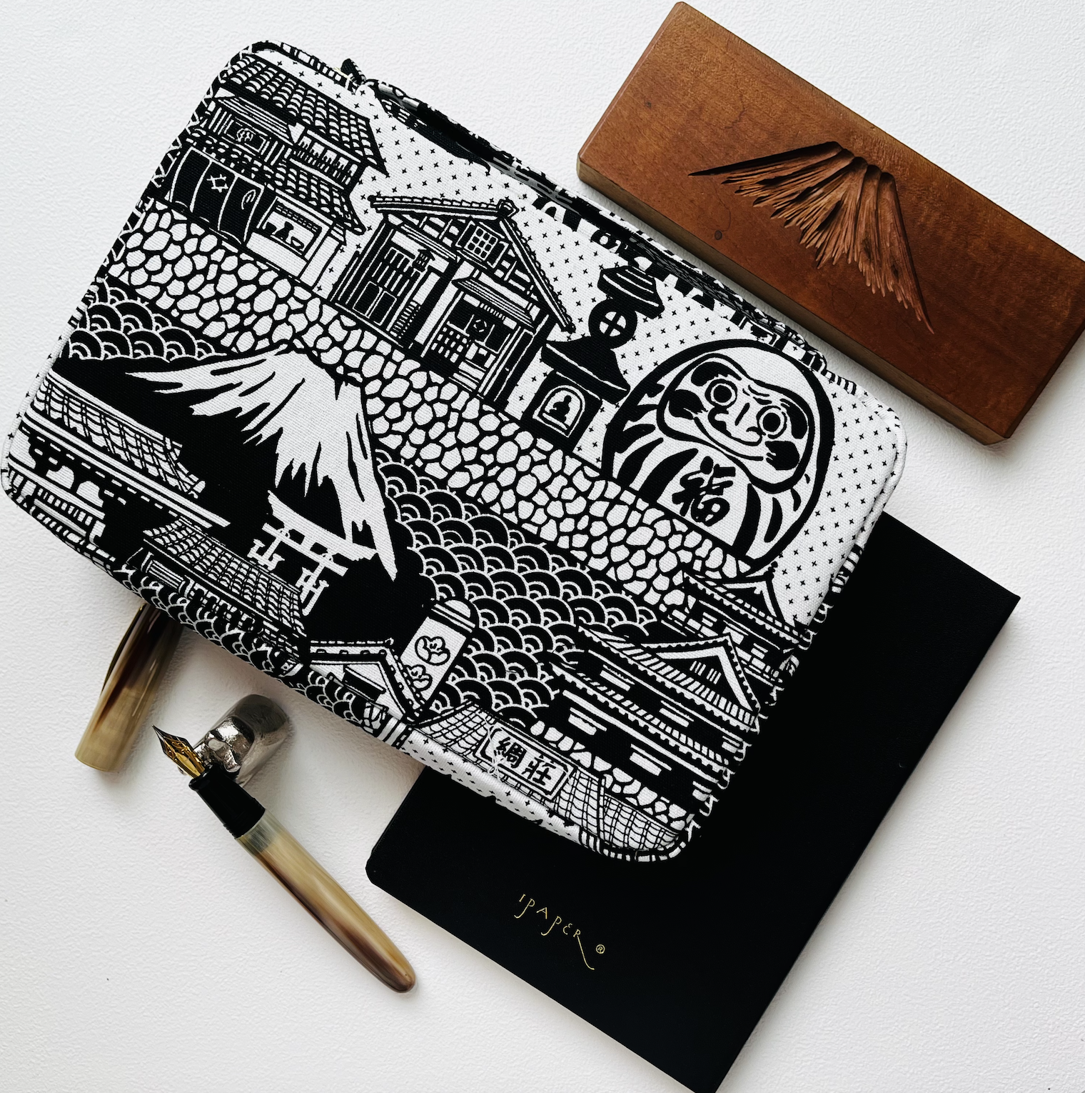 Daruma Zippered 20 Pen Case