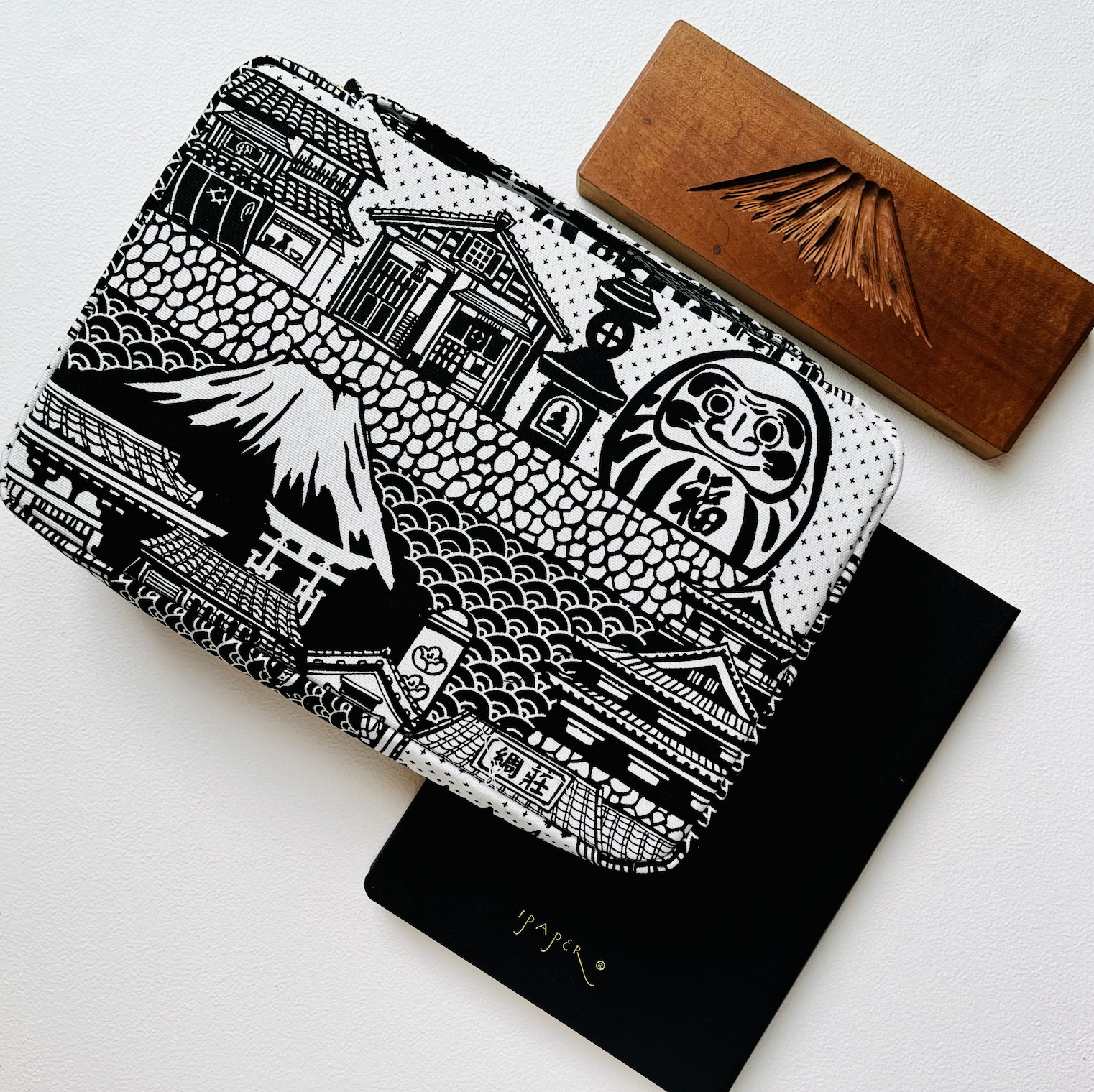 Daruma Zippered 20 Pen Case