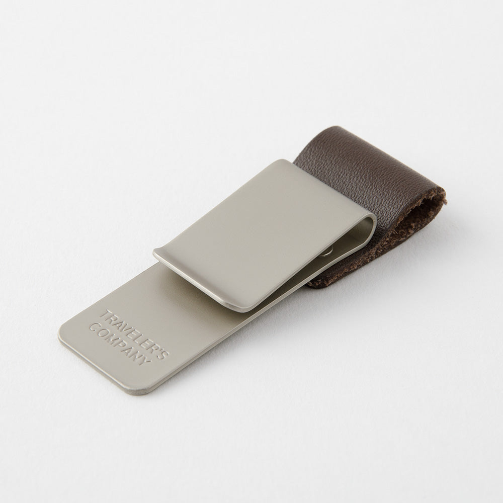 016 Pen Holder (M) Brown