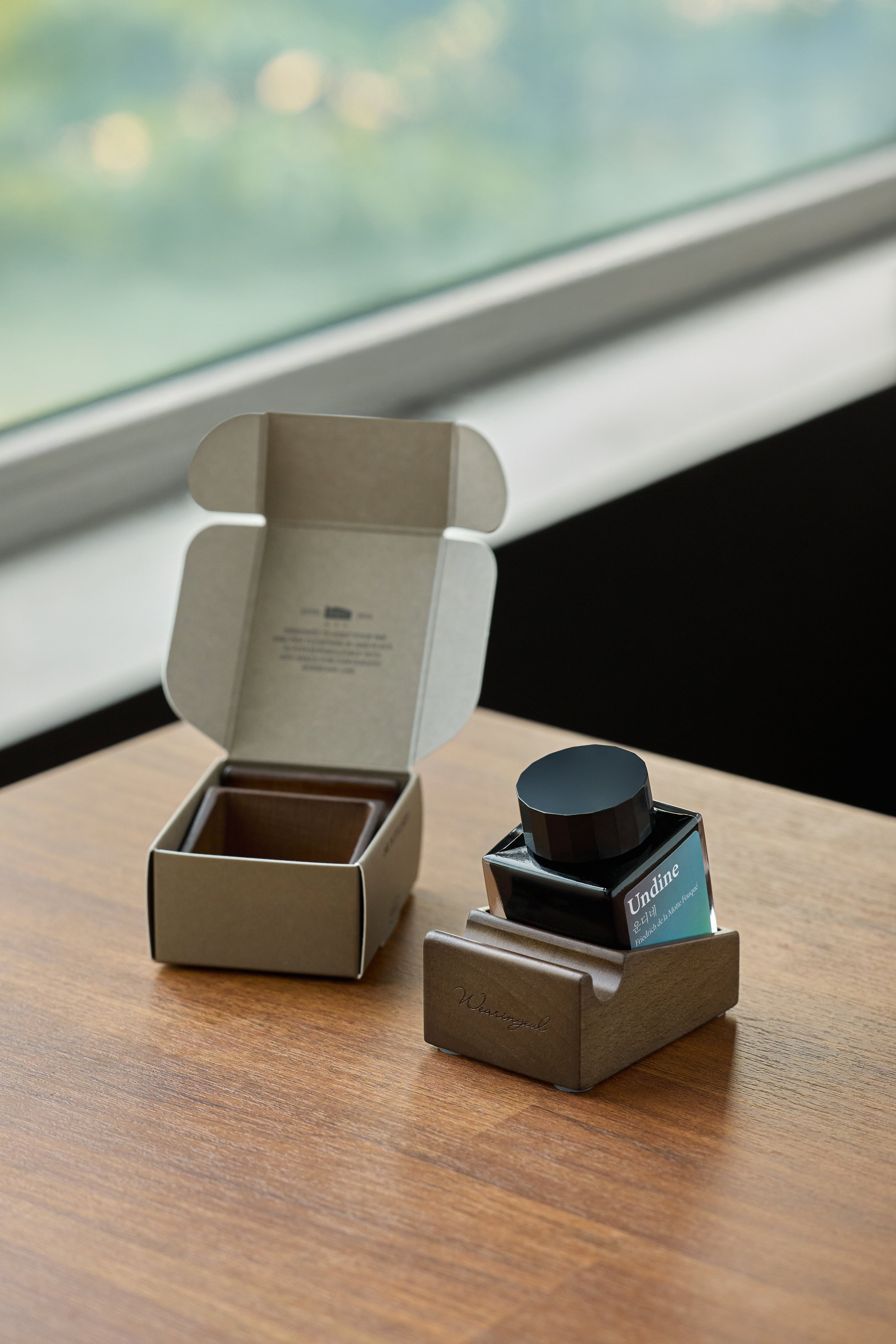 Ink & Pen Rest