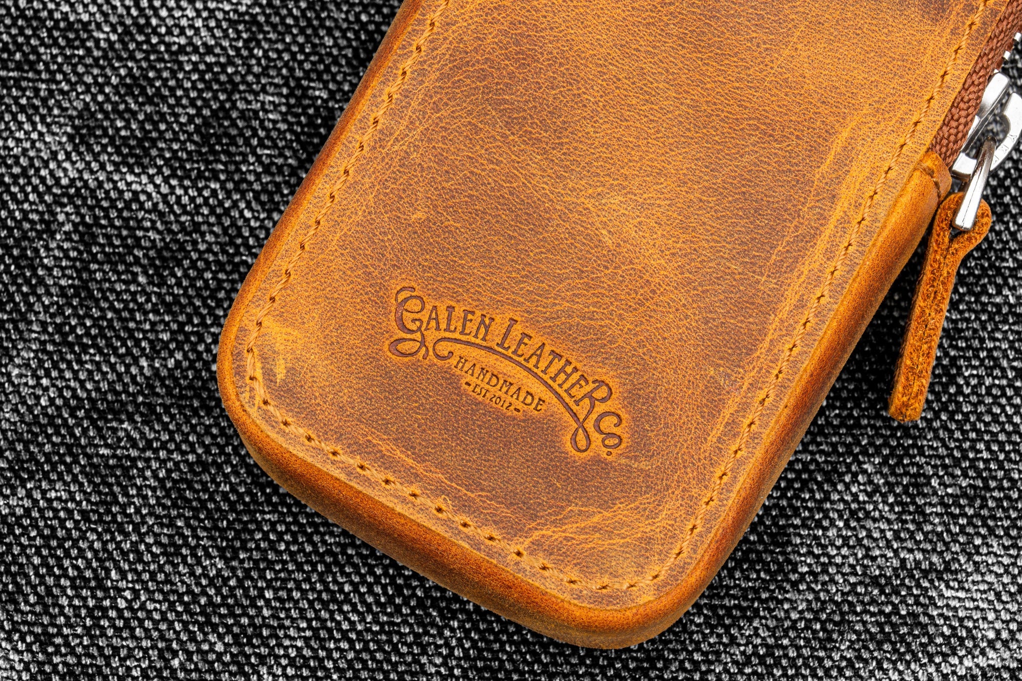 Leather Zippered Magnum Opus 2 Slots Hard Pen Case with Removable Pen Tray - Crazy Horse Brown