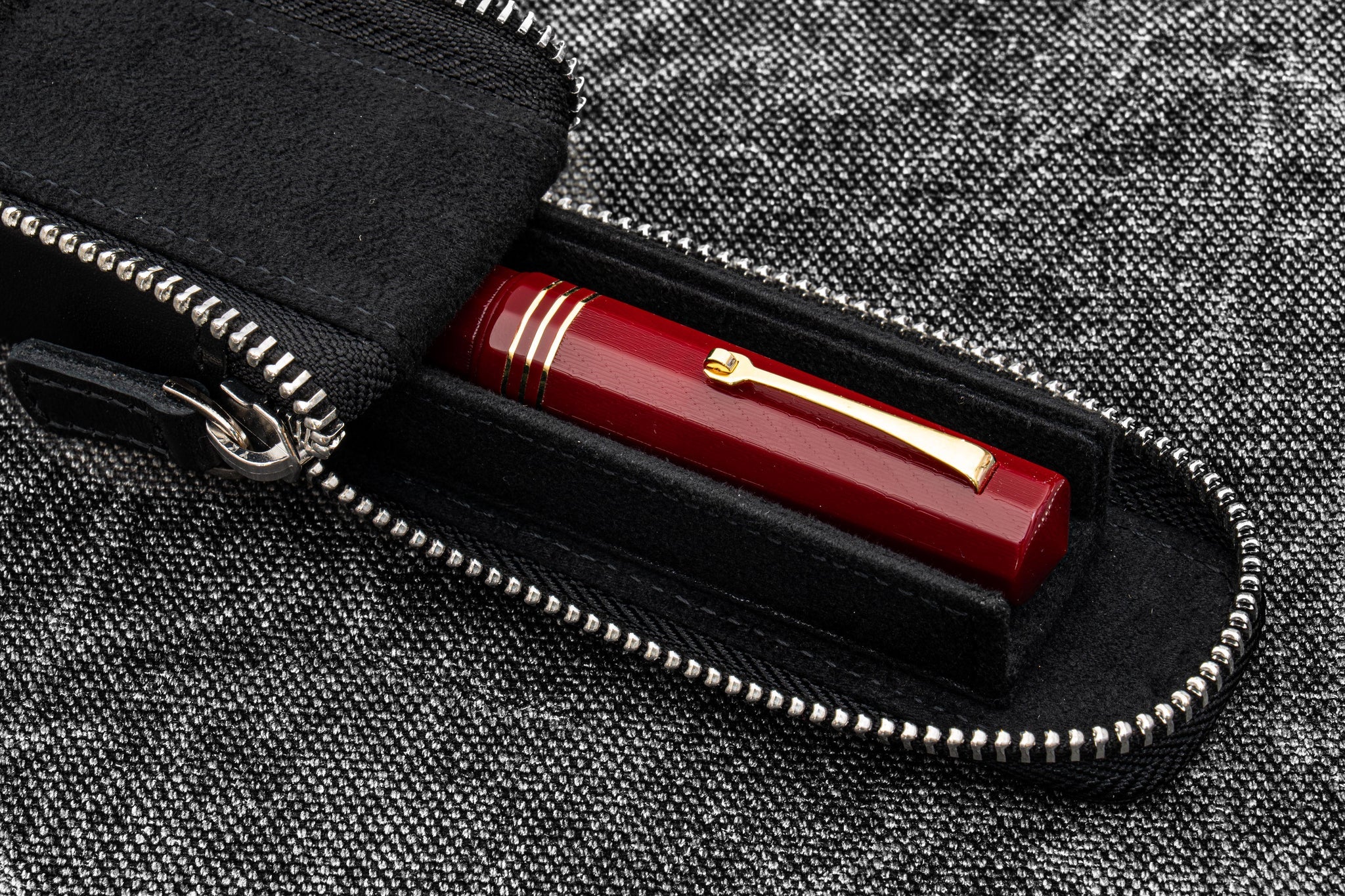 Leather Zippered Magnum Opus Single Hard Pen Case For Oversized Pens & Namiki Emperor  - Black