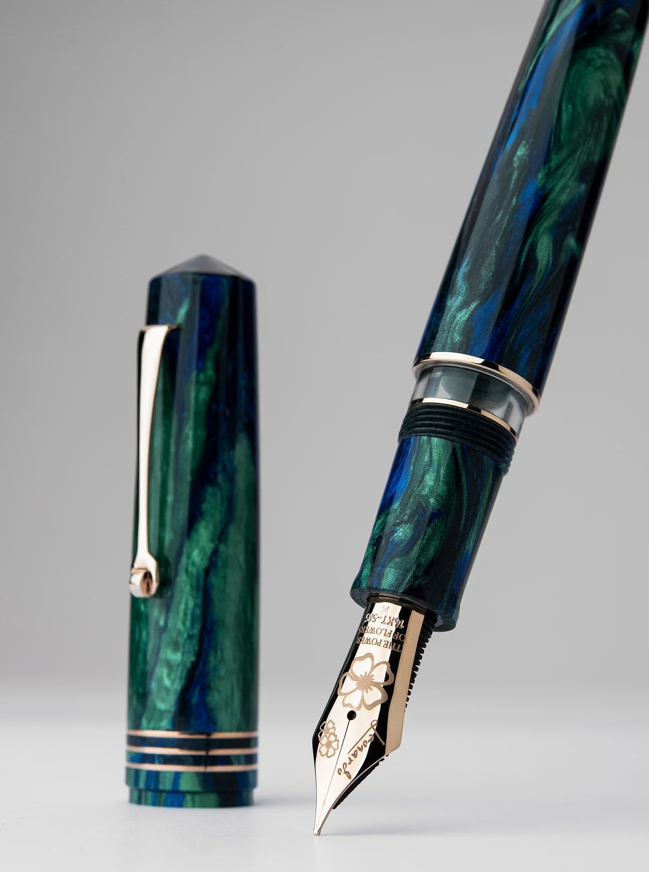 Momento Zero Grande 2.0 Fiordaliso Blue (#8 Gold Special Floral Nib)