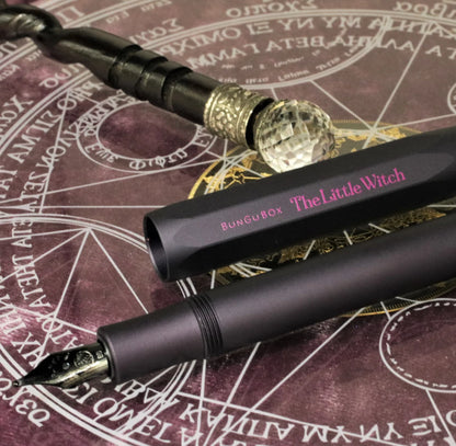 [BUNGUBOX × KAWECO] "The Little Witch"