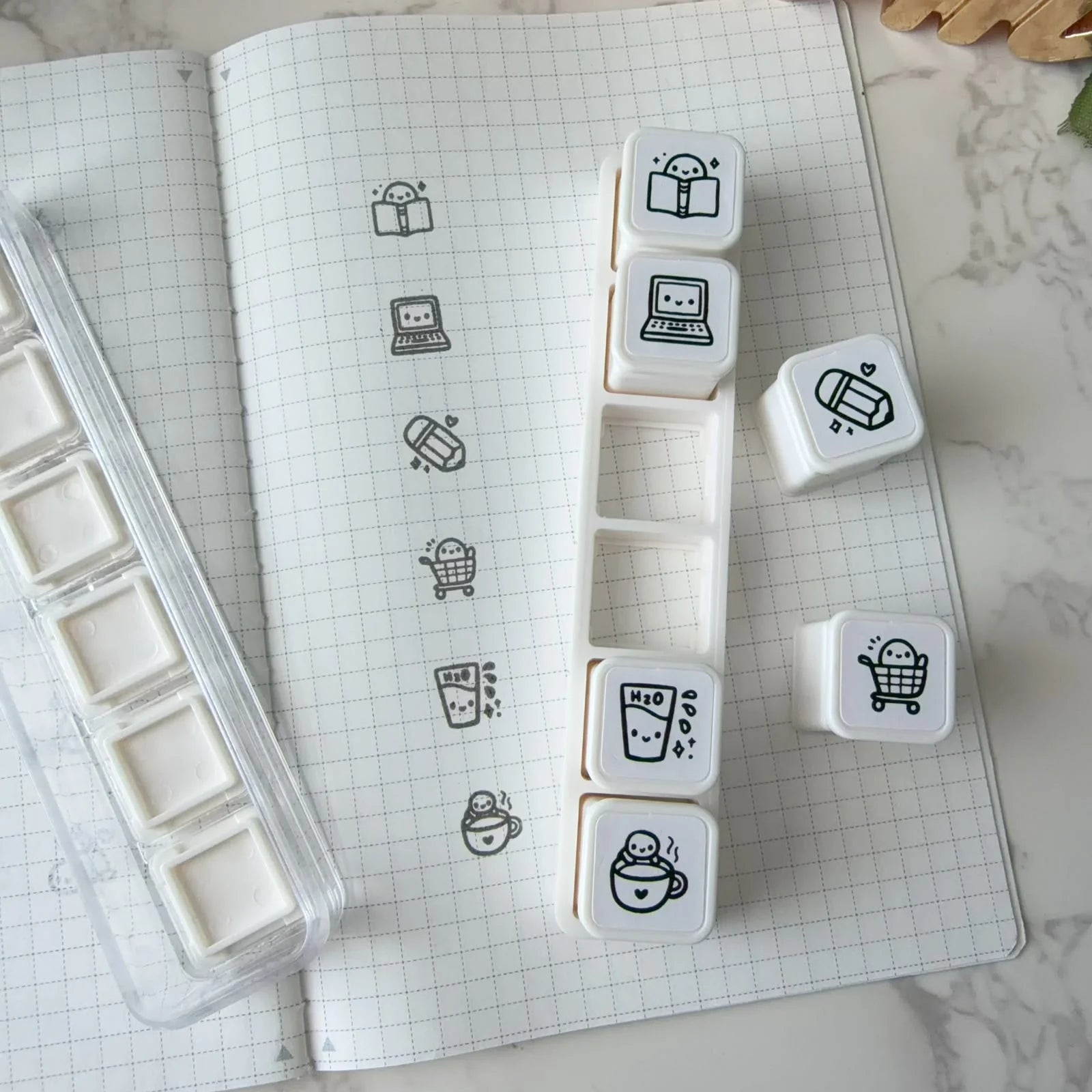 6-IN-1 PUNCH STAMP - Munchkin Emoticons