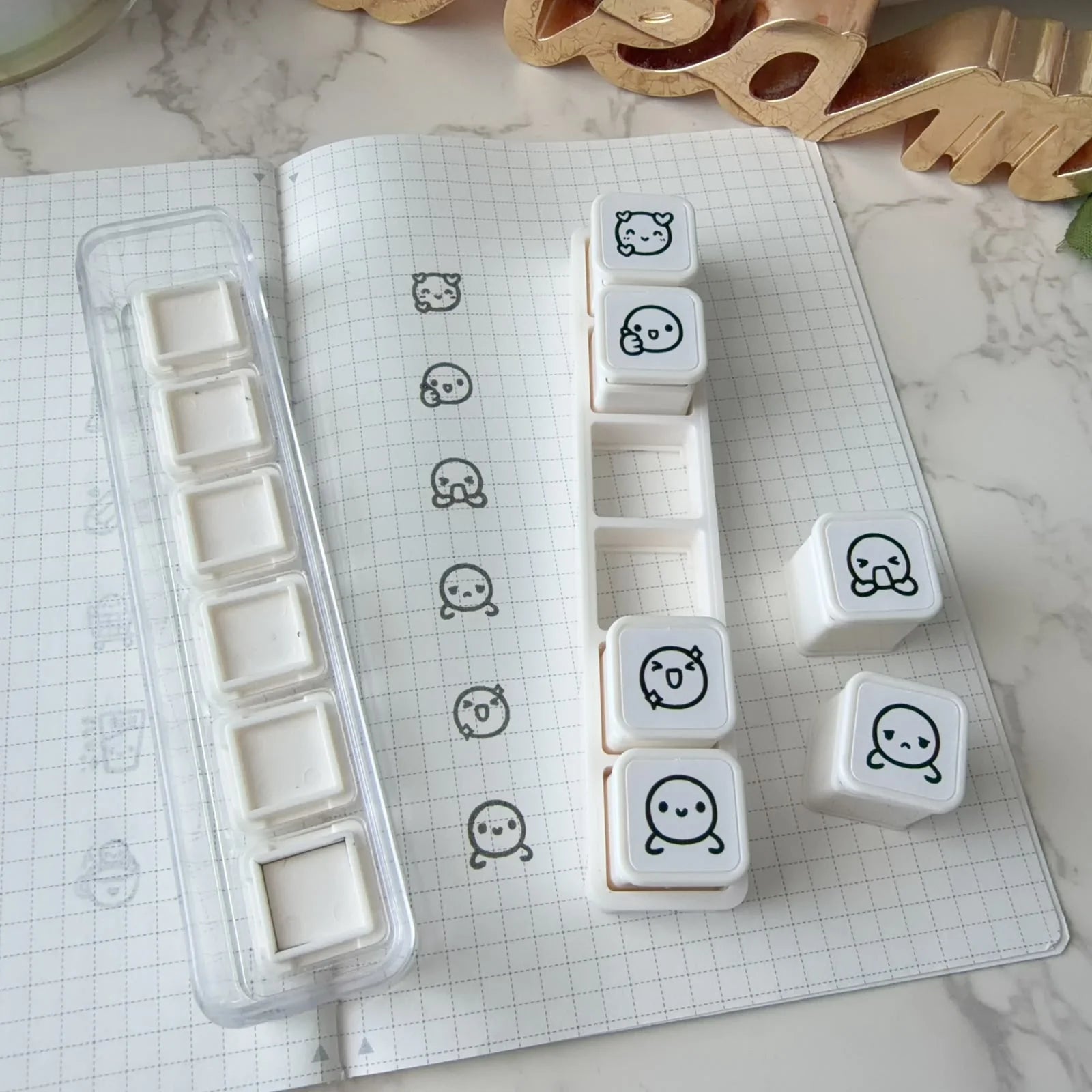 6-IN-1 PUNCH STAMP - Munchkin Emoticons